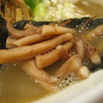 新橋 纏 - 煮付けた干しするめいかの下足が海苔の上に。
      
      