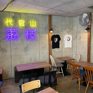 reserved possible ★ Hideaway bar with bright neon lights, 3 minutes from Daikanyama Station