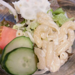レストラン　おづ  - チキンカツカレー　700円のサラダ