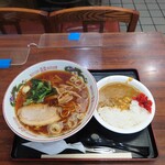 そば処 更科 - Cセット：ラーメン・ミニカレー、1,100円。