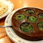 サイゼリヤ - 「エスカルゴのオーブン焼き」（400円）と「プチフォッカ」（150円）
