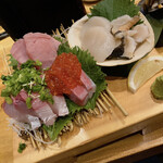 Kaitosakanatorobatanobambi - 貝と魚の刺身盛
