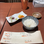 酒肴場 屯 - 海鮮丼¥500は、函館産の生うに入り❗️他にも、サワラ、イシダイ、スギ、マコガレイ、生タコと豪華！