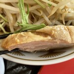 ラーメン もっけだの - 2023.6限定『トマトチーズつけ麺ニンニク野菜マシマシ』の豚