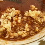 ラーメン もっけだの - 2023.6限定『トマトチーズつけ麺ニンニク野菜マシマシ』のつけ汁+ニンニク