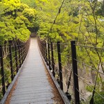 海鮮料理 おかりば - 長い長い吊り橋〜耐性２０人らしい…怖い〜(-_-;)