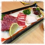 恵み家 - 馬刺し盛り合わせ