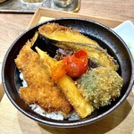 新潟カツ丼 タレカツ - 野菜カツ丼　味噌汁、お新香付き