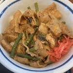 山田うどん食堂 - 豚肉とニンニクの芽を辛味噌で炒めた丼