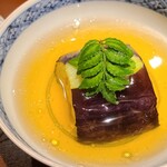 馳走 啐啄一十  - ⑭茄子の揚げ浸し、山椒の木の芽載せ、真昆布&4種の節の出汁のお椀
      個人的には上質なお出汁は野菜と合わすのが一番だと思っています
      真昆布出汁と4種の節で立体的な旨みを構築