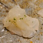 馳走 啐啄一十  - ⑤虎魚(広島県似島産、3日寝かせ)　
      産卵は夏、旬は通年
      体脂肪は5%位だがグルタミン酸がたっぷり
      15%放血、2℃冷やし込みの2日寝かせで更にアミノ酸が増え、上品かつジワッと膨らむ旨み&甘みが良い