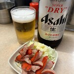 ヒザキ酒店 - 瓶ビールと赤ウインナー