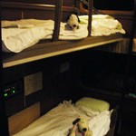 ダイナープレヤデス - お腹いっぱいだなー。コンパートメントをベッド仕様に。