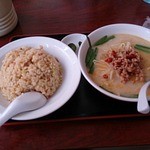 台湾料理  福味軒 - 台湾豚骨ラーメンとガーリックチャーハン
