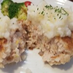 キッチン ブルー グローブ - 鶏挽肉と長芋のハンバーグ　レモンピールと塩麹と大根おろし添え、ですがマスター自慢のソースが欲しかったですね？