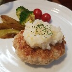 キッチン ブルー グローブ - 鶏挽肉と長芋のハンバーグのアップ