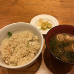 春秋ユラリ - 香の物　味噌汁　鯛めし