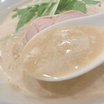 東京オリーブNOODLE - スープ　まさにクリーミー　あと味キレ良し
