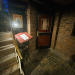 Egeresuya Honten - 地下の階段を降りた先のドア