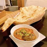 Curry Dining MoMo - ポテト＆ナスとプレーンナン
