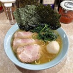 横濱ラーメン あさが家 - ラーメン850円濃いめ多め。海苔増し150円。