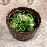 横濱ラーメン あさが家 - 青ネギハーフ100円。