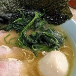 横濱ラーメン あさが家 - ほうれん草。