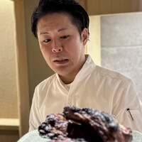 ひがしやま 司 - ご主人は、祇園丸山と祇園さゝ木で修業された本格派。そのうえイケメンという全ても持ち合わせて独立された最強の料理人、宮下司さん。