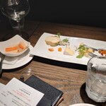 オストレア oysterbar&restaurant  - ピクルスとチーズの盛り合わせです！