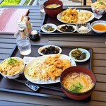 ばぁばのお昼ごはん - 鶏ももからあげ定食、地エビのかき揚げ定食