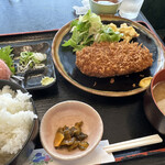 食堂もり川 - メンチカツ定食・ネギトロ