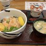 海鮮丼 日の出 - 