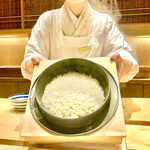 炎水 - 岐阜の「はつしも」が炊き上がりました！　南部鉄器の鍋だそうです。