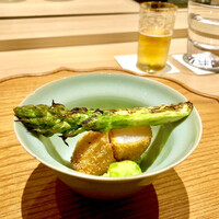 炎水 - 帆立香煎揚げとアスパラの炭火焼き　この香ばしいこと