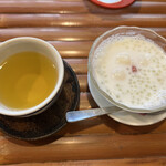 Com Ngon - 白玉とタピオカのココナッツミルクチェー&ベトナム茶(ゴン定食)