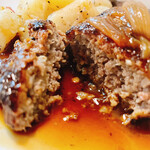 ブラッスリー それいゆ - 黒毛和牛と黒豚のハンバーグ