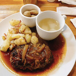 ブラッスリー それいゆ - 黒毛和牛と黒豚のハンバーグ