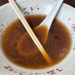 Houdashi Shokudou - 『中華そば普通盛』のスープ