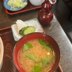 Anraku - セットの味噌汁、漬物
