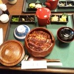 清月 - ひつまぶし全景