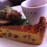 ビストロ デ シュナパン - さくさく生地とたっぷりベーコンが嬉しいキッシュ