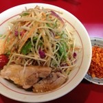 千里眼 - 冷やし中華　麺半分ニンニクヤサイカラカラ　カラアゲ別で 680円 