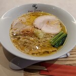 黄金の塩らぁ麺 ドゥエイタリアン - 