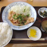 里の家 - 豚生姜焼定食880円税込