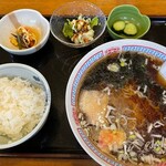 千石食堂 - ラーメンと半ライス650円