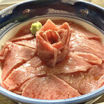 Kumagera - 和牛ローストビーフ丼（肉増し）