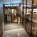 CAFE de CRIE - ビルの地下の奥まったところにある。