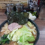 武道家 龍 - ラーメン(大)＋キャベツ＋ライス