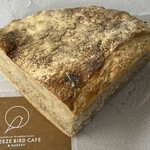 BREEZE BIRD CAFE＆BAKERY - カンパーニュ 1/4カット 480円