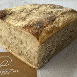 Breeze Bird Cafe & Bakery - カンパーニュ 1/4カット 480円